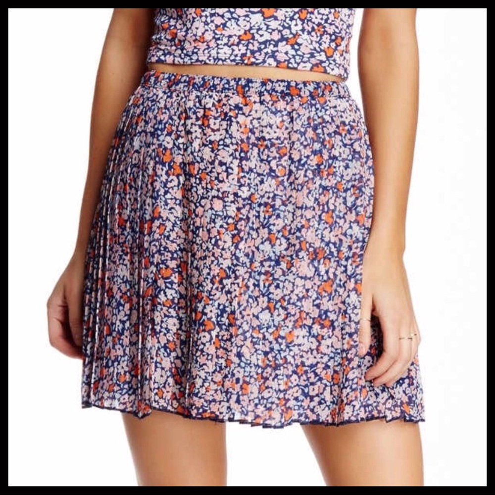 BCBGENERATION PLEAT CHIFFON FLORAL MINI SKIRT - Picture 7 of 8